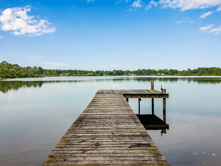 Updated 1918 Cottage on Lake Stanley in DeFuniak Springs