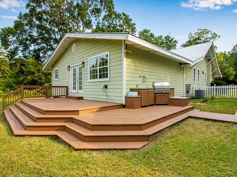 Updated 1918 Cottage on Lake Stanley in DeFuniak Springs