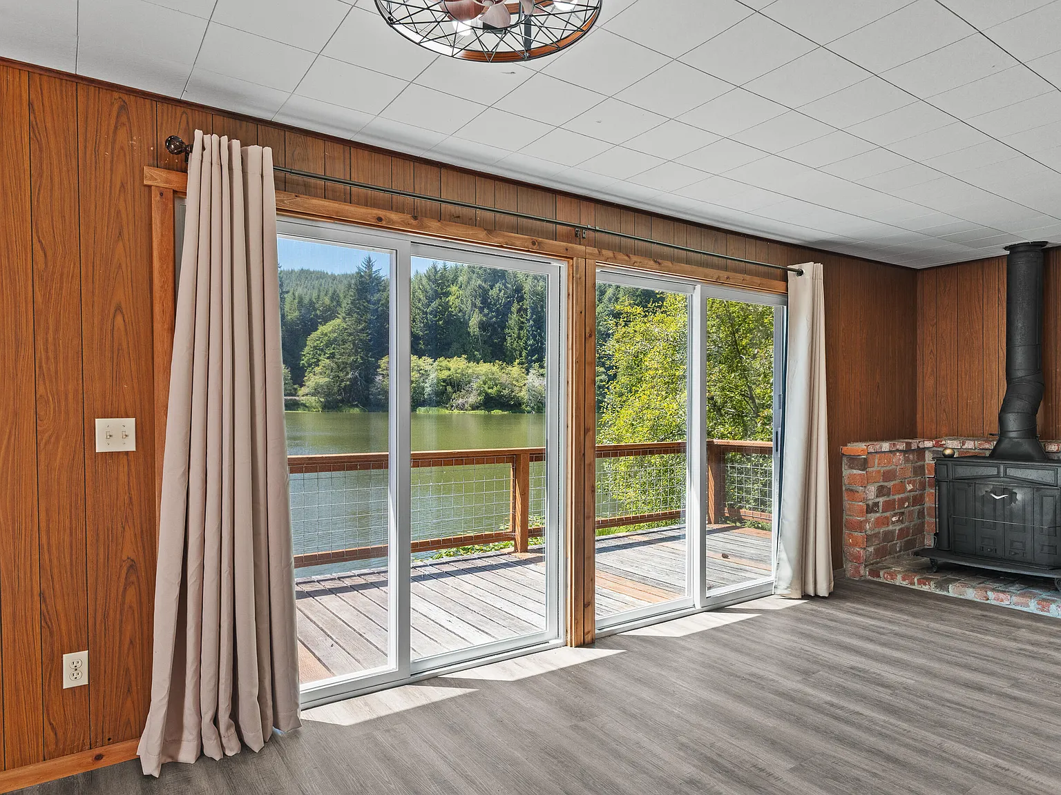 Boat-Access Cabin on a Private Cove of Tenmile Lake