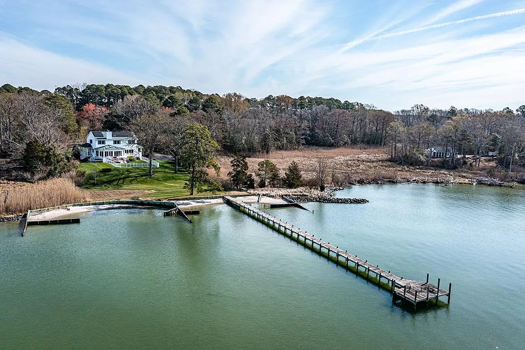 Pinetop Landing on Granville Bay in Lancaster County
