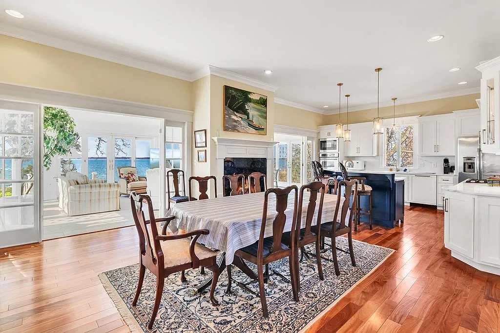 Pinetop Landing on Granville Bay in Lancaster County